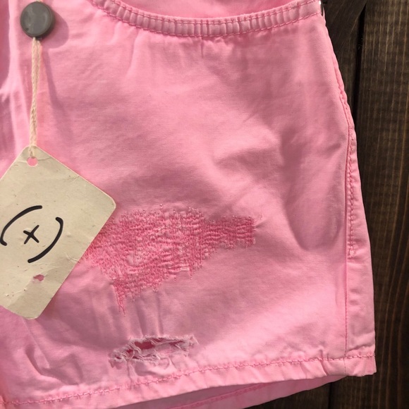 (+) People Shorts - Picture 3 of 10